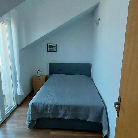 Apartments Zvonimir,Place By The Sea Mirce Extérieur photo
