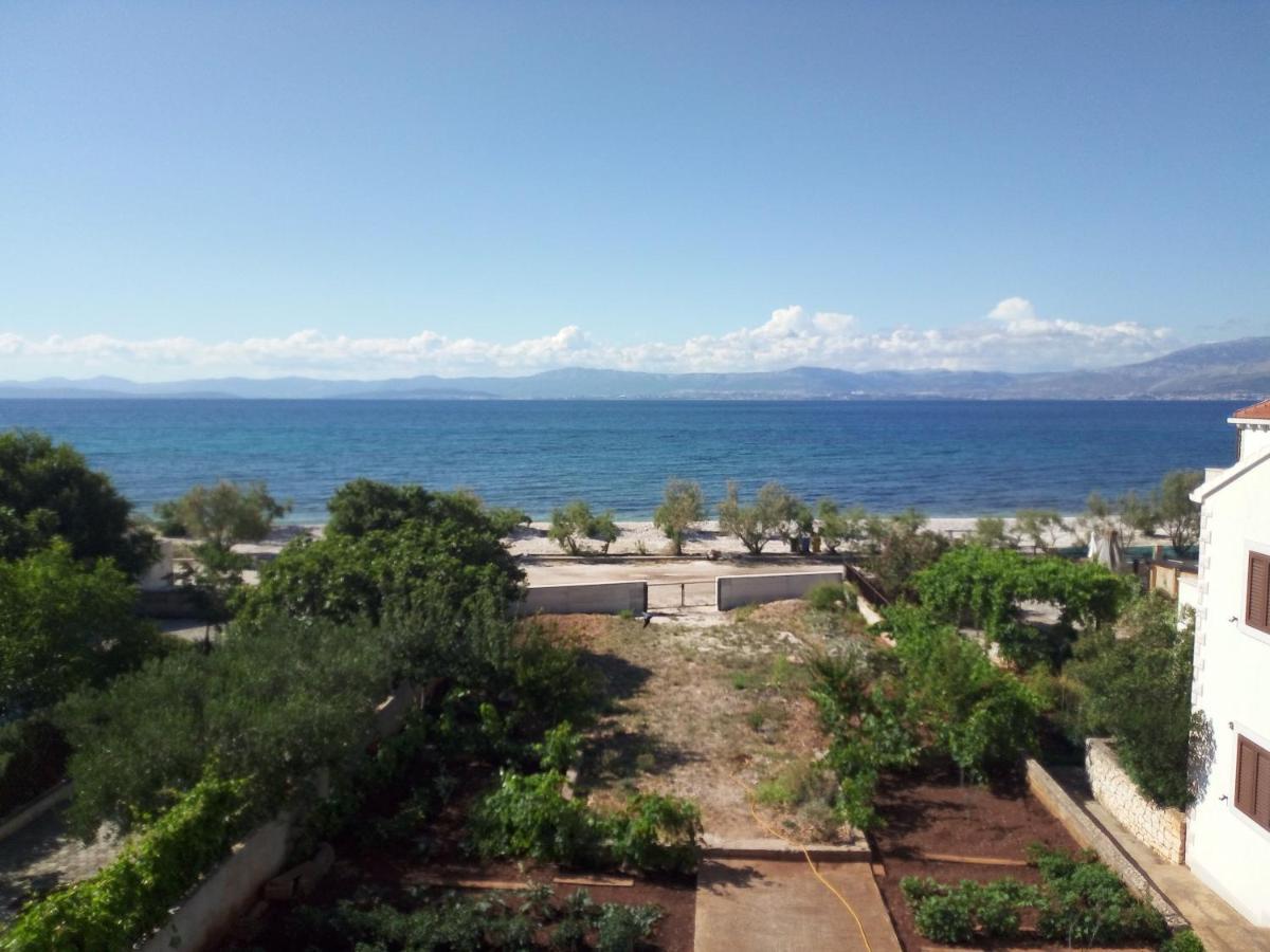 Apartments Zvonimir,Place By The Sea Mirce Extérieur photo