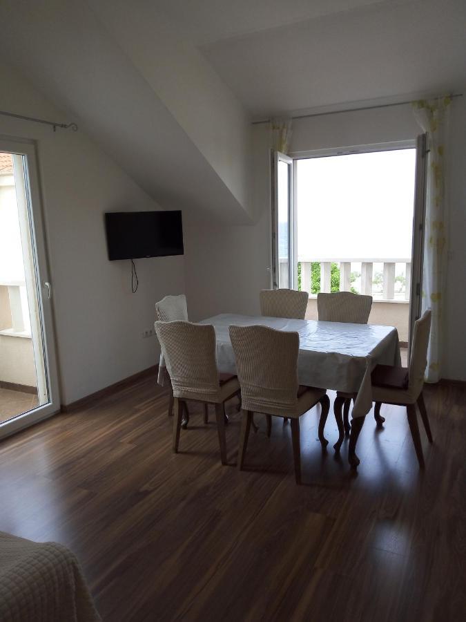 Apartments Zvonimir,Place By The Sea Mirce Extérieur photo