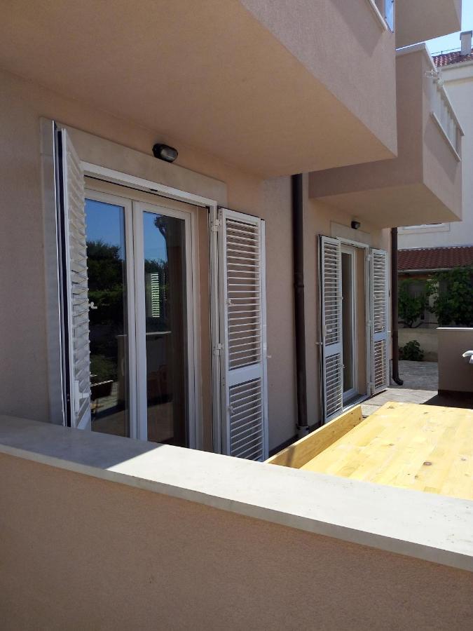 Apartments Zvonimir,Place By The Sea Mirce Extérieur photo