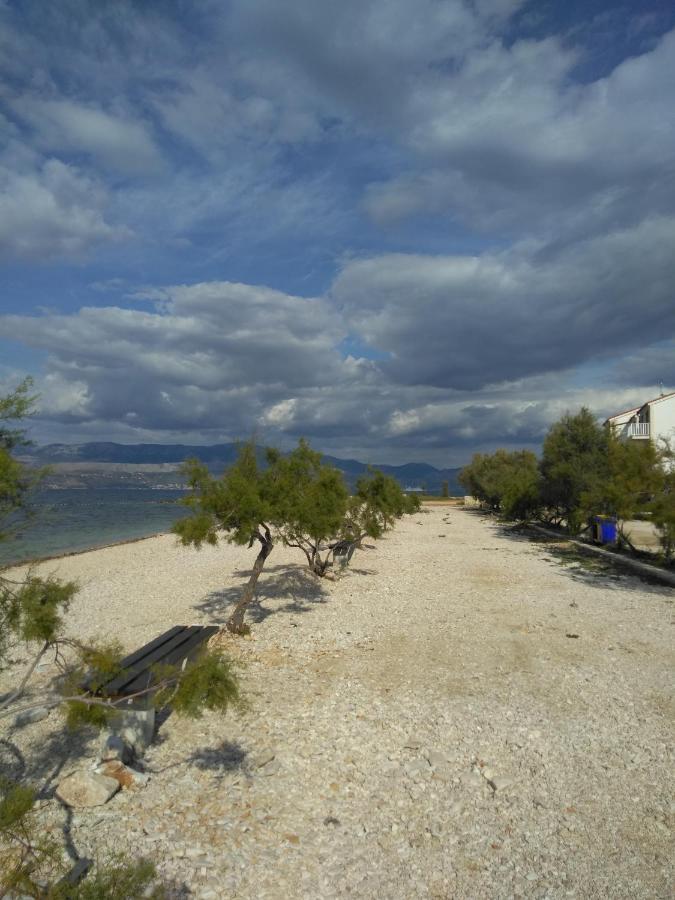 Apartments Zvonimir,Place By The Sea Mirce Extérieur photo