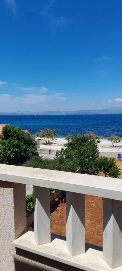 Apartments Zvonimir,Place By The Sea Mirce Extérieur photo