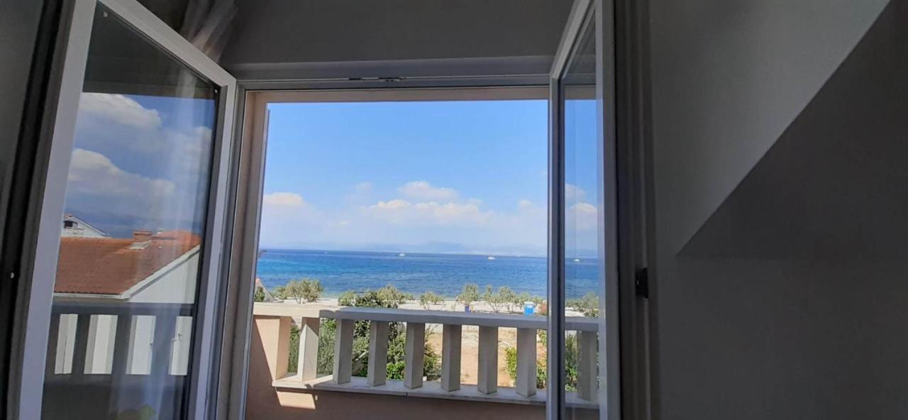 Apartments Zvonimir,Place By The Sea Mirce Extérieur photo