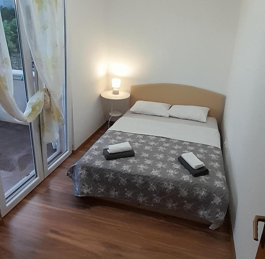 Apartments Zvonimir,Place By The Sea Mirce Extérieur photo