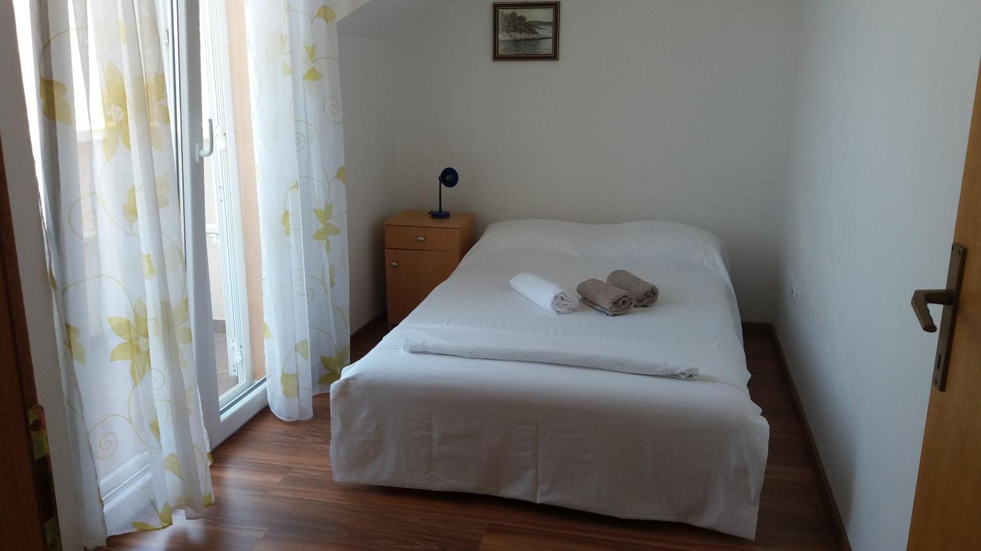 Apartments Zvonimir,Place By The Sea Mirce Extérieur photo