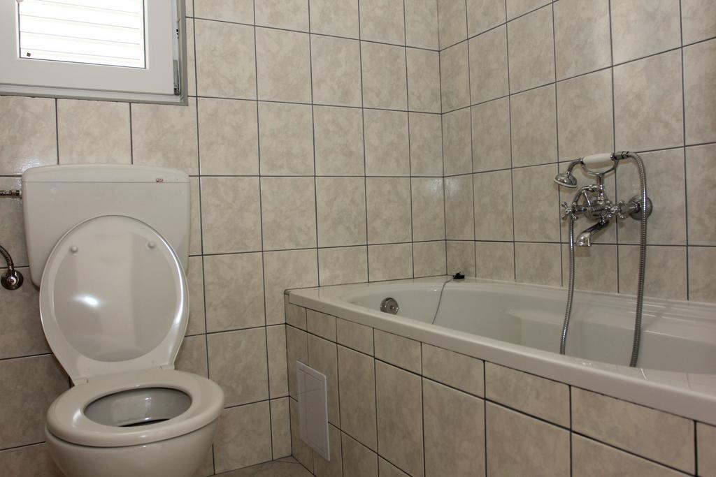 Apartments Zvonimir,Place By The Sea Mirce Extérieur photo