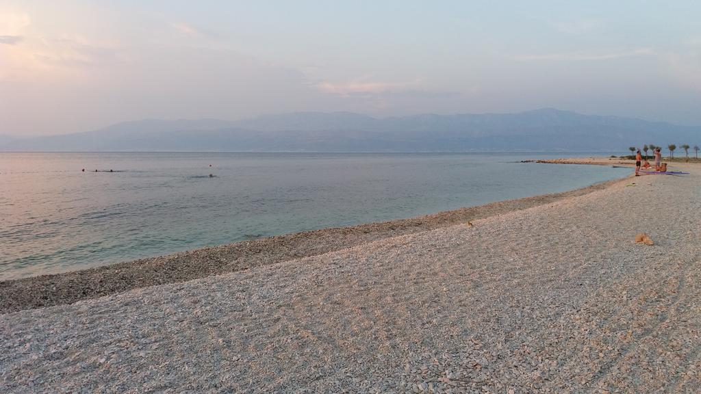 Apartments Zvonimir,Place By The Sea Mirce Extérieur photo
