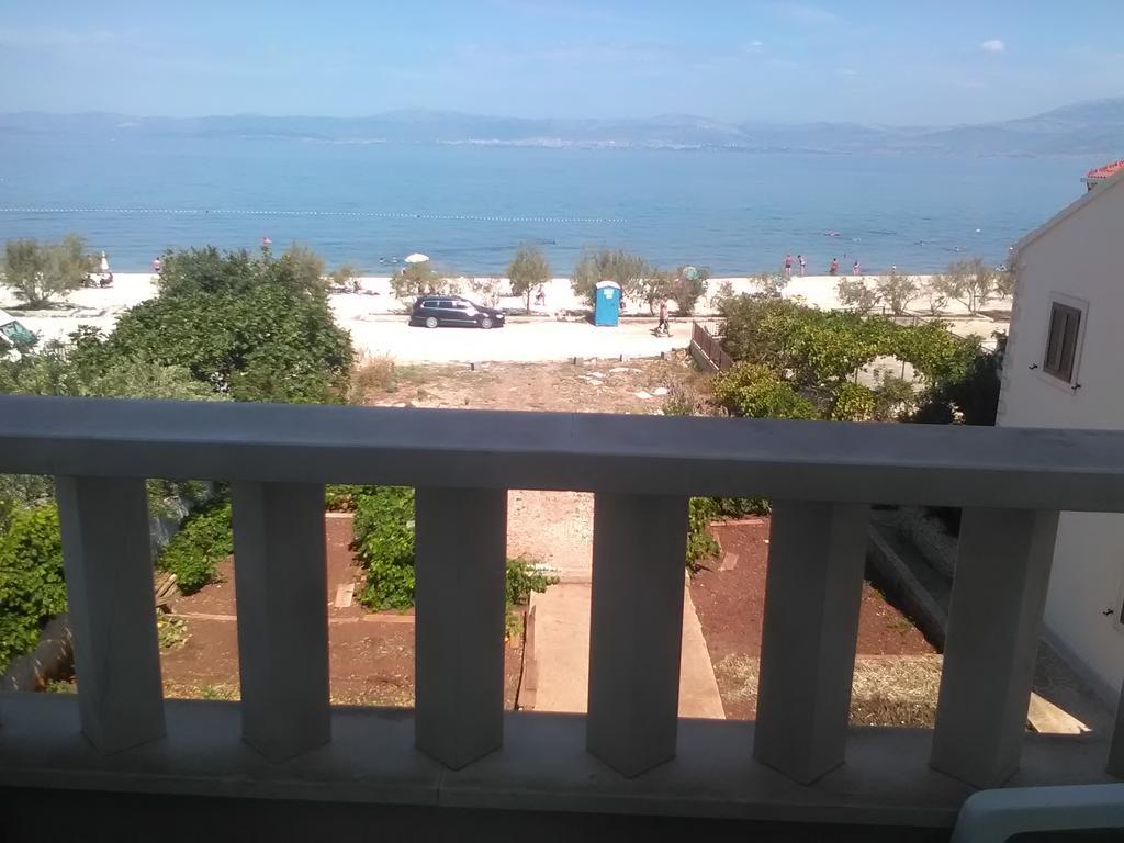 Apartments Zvonimir,Place By The Sea Mirce Extérieur photo