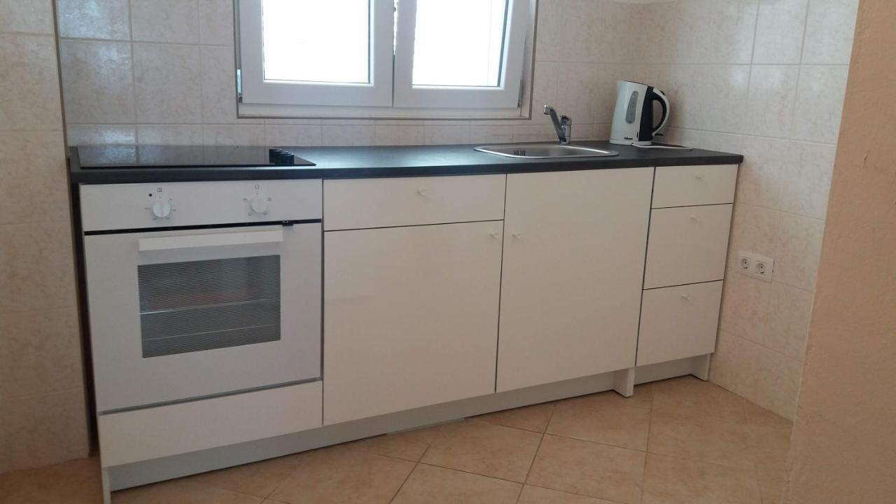 Apartments Zvonimir,Place By The Sea Mirce Extérieur photo