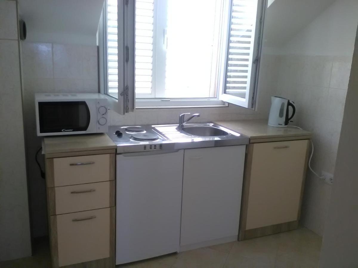 Apartments Zvonimir,Place By The Sea Mirce Extérieur photo